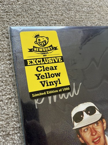 signed blue rev (clear yellow vinyl) - autographed by alvvays /1000 - Picture 3 of 7