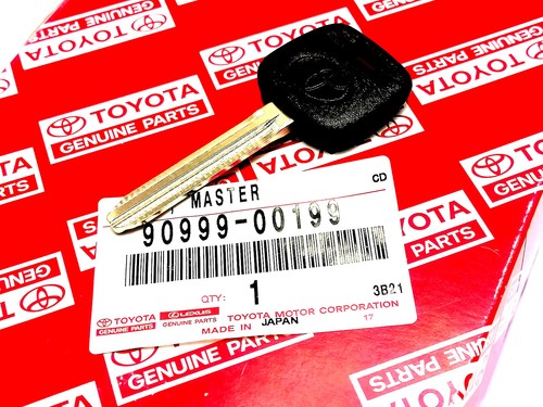 Blank Uncut Key Blade For Toyota Camry, Corolla, Avalon, Sienna (No Chip)
