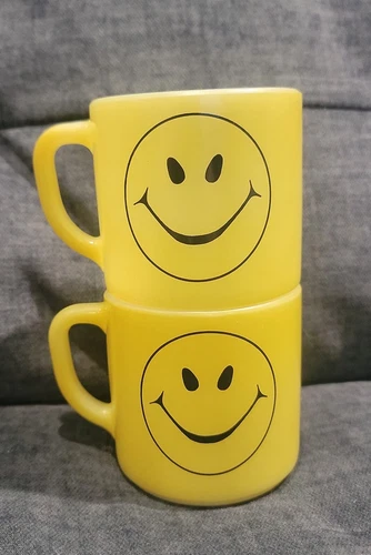 VINTAGE Smiley Face STACKING COFFEE MUGS Federal Glass MILK GLASS Cup Yellow