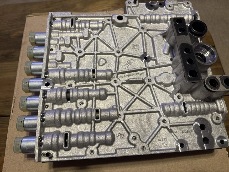 Nuevo cuerpo de válvula 6R140 Ford F250 F3 F4 2011 y parte superior # BC3P-7A100-AB Foto 2 de 4