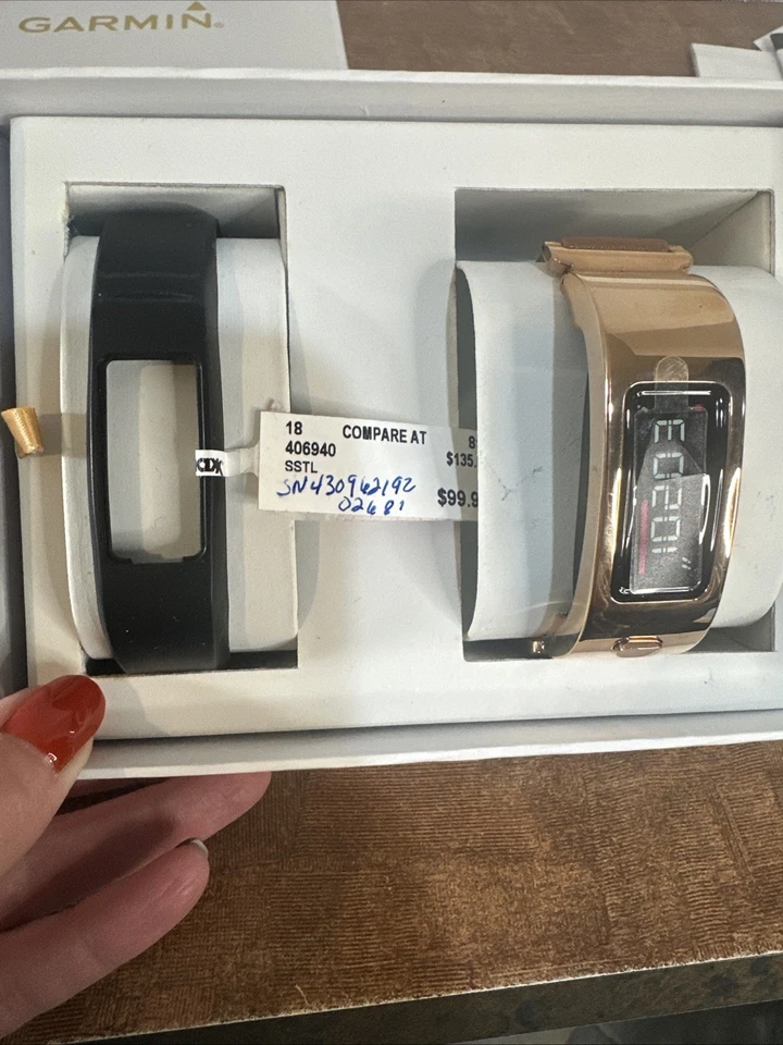 NUEVO Reloj Garmin Vivofit 2 Signature Series Dorado/Cuero y Negro Bandas RARO NUEVO EN CAJA - Imagen 2 de 4