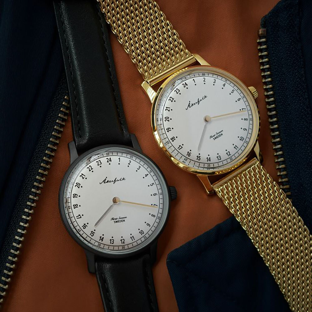 Montre Suisse Akerfalk First Season Quartz Acier Doré Cadran Blanc - Réf AK.001.SI.WH.GOMI.001, étanche 50m, Neuve