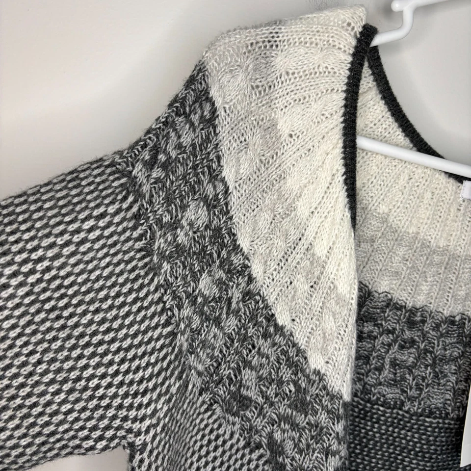 Cárdigan para mujer HAMPSHIRE STUDIO NUEVO gris blanco tejido con cable abierto Foto 4 de 4