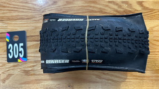 Single Maxxis Ravager MTB Mountain Bike Tire Tubeless Ready 700x50C #305b