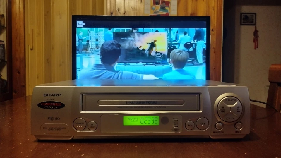 SHARP VC-M37 VIDEOREGISTRATORE 4 TESTINE REVISIONATO CON TELECOMANDO  - Immagine 3 di 4