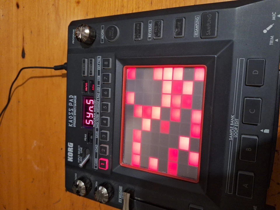 Korg Kaoss Pad KP3 Effektgerät Sampler mit Netzteil und Speicherkarte - Bild 3 von 4