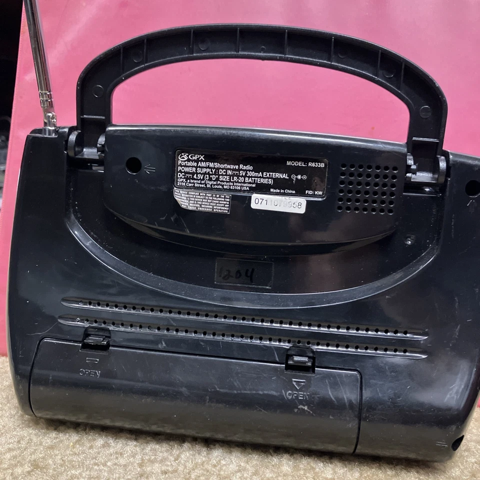 GPX R633B Shortwave AM-FM Clock Radio Black with Adapter - Image 4 of 4