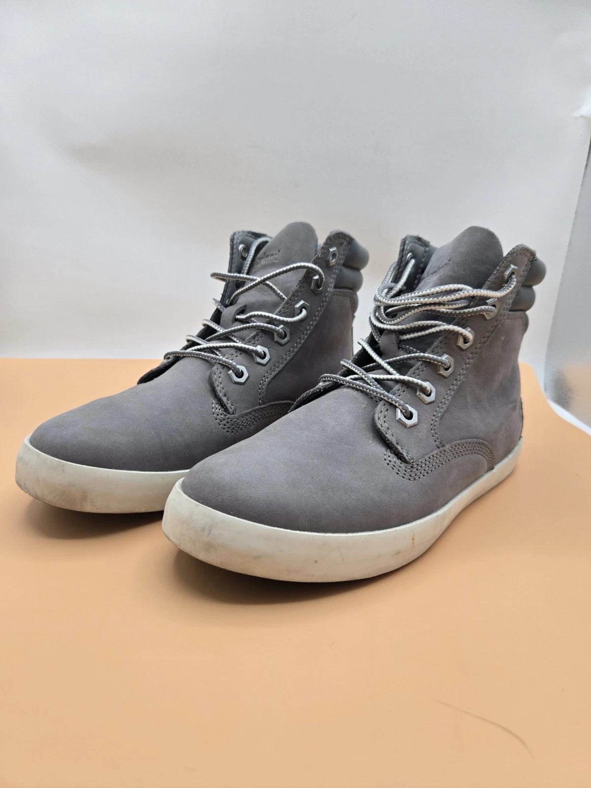 Stivaletti stringati Timberlands nuovi senza scatola donna taglia US 6 in pelle grigia