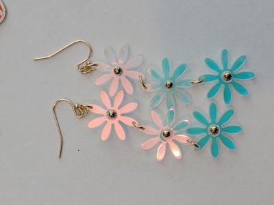 Y2K Daisy Flower Chandelier Earrings Peach Teal Acrylic Gold Tone Dangle Drop
