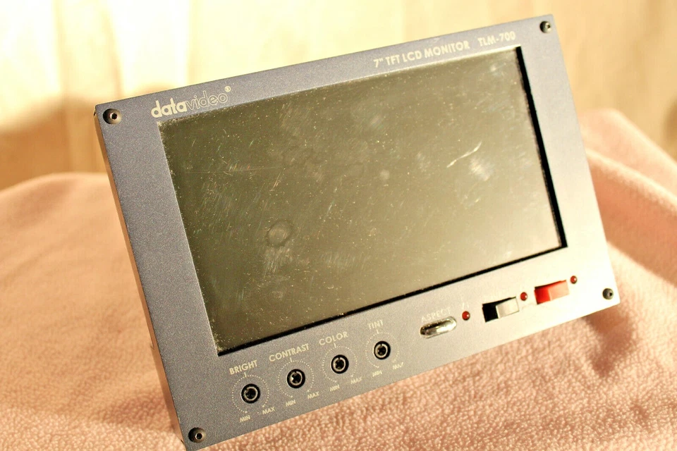Datavideo TLM-700 7 inch TFT LCD Monitor with 2 CV Inputs (use body only) - Image 2 of 4