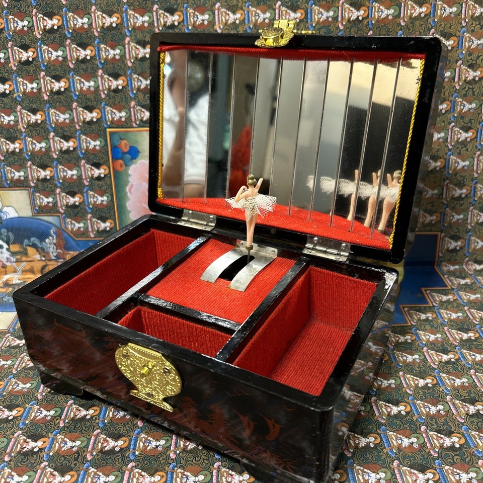 A hand-painted TOYO Japan ballerina music box that actually works — mid-century Japanese craftsmanship at its most charming.