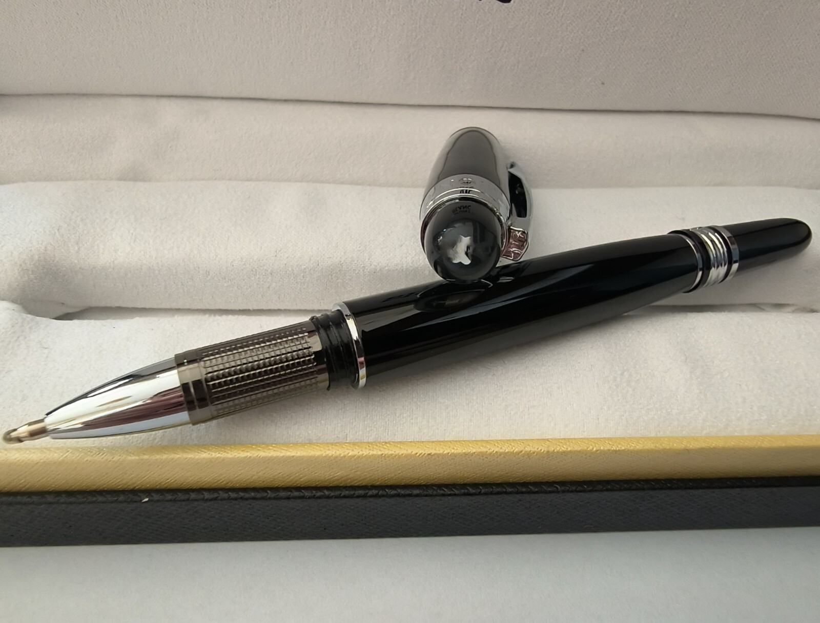 Deluxe Walker Series Black Color 0.7mm Rollerball Pen No Box #9