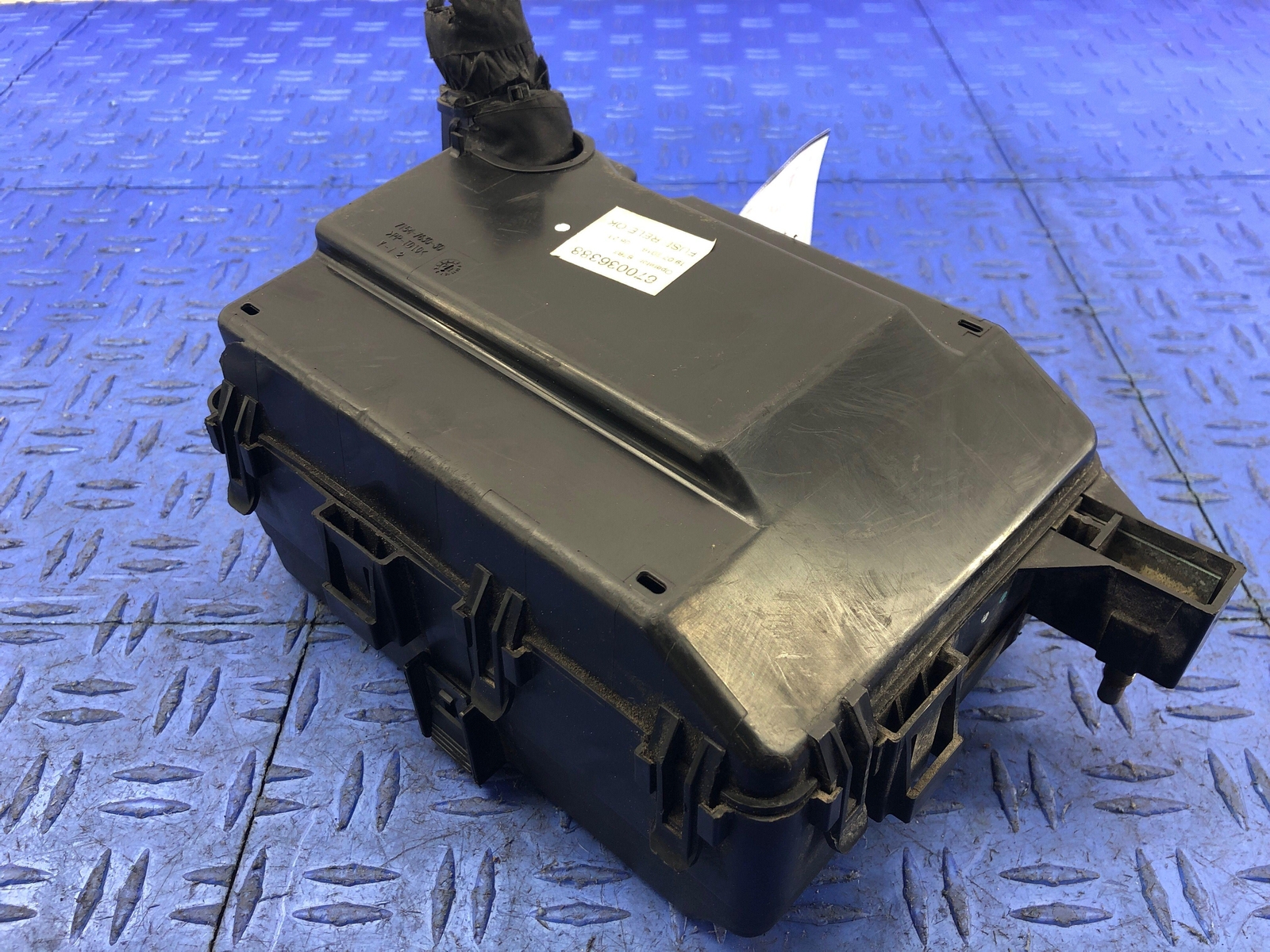 2017-2021 MASERATI QUATTROPORTE 3.0L ENGINE BAY FUSE BOX 670036388 OEM 2018 2019