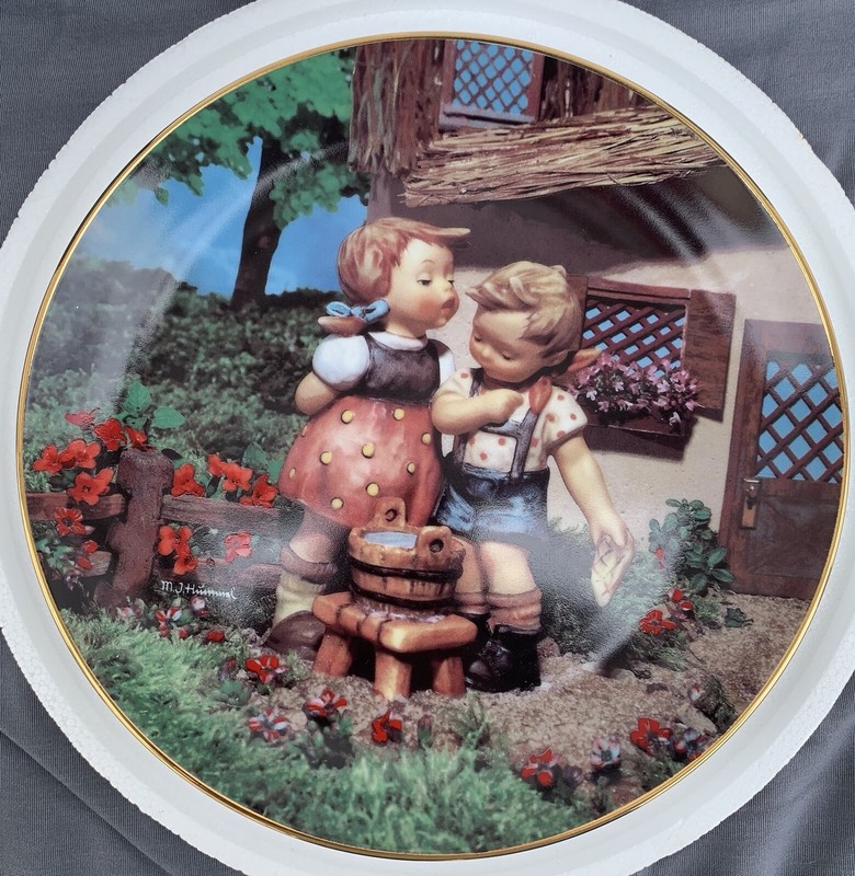 M J Hummel “ Squeaky Clean” Plate 