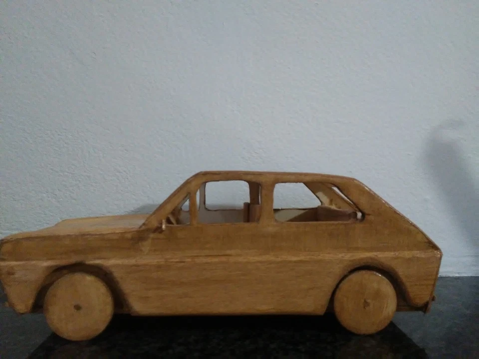  modellino auto in legno fiat 127 prima serie d'epoca collezione fatta  mano  - Immagine 3 di 4