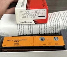 Intermountain Railway HO Kit #41703-09 Refrigerator Car PFE Black & White #42539
