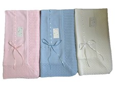 SPANISCHES GESTRICKTES BABYSCHAL NEUGEBORENES MÄDCHEN JUNGE EMPFÄNGT TAUFE SPITZENDECKE
