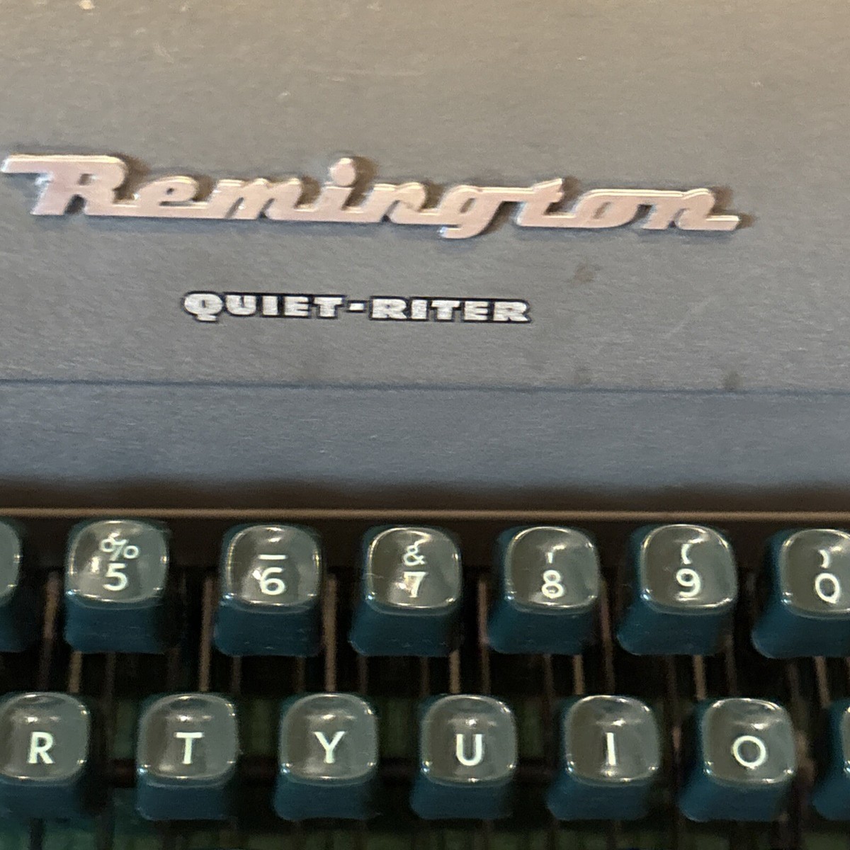 Vintage Remington Green Quiet-Riter Miracle Tab Typewriter W/Case