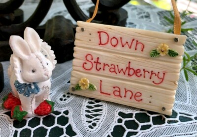CHERISHED TEDDIES - MINI FIGURINES - SET OF 2 DOWN STRAWBERRY LANE MINIATURES