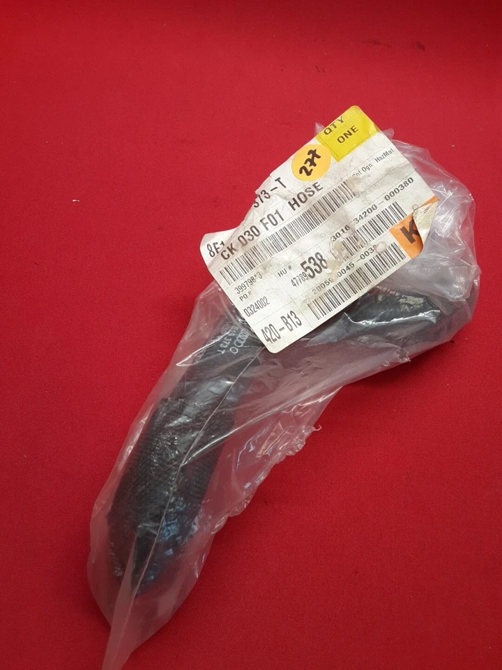 Manguera de retorno de refrigerante superior 4,2 L V8 OEM nueva 2004-2009 Audi S4/07-08 RS4 Foto 3 de 4