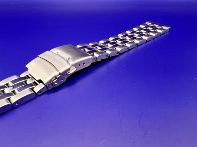 Uhrenarmband aus Edelstahl Massiv, 22 mm mit Faltschließe und Sicherheitsbügel