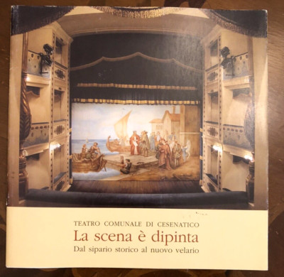 Cesenatico Stadttheater - Die Szene ist bemalt, vom historischen Vorhang bis zum neuen ve