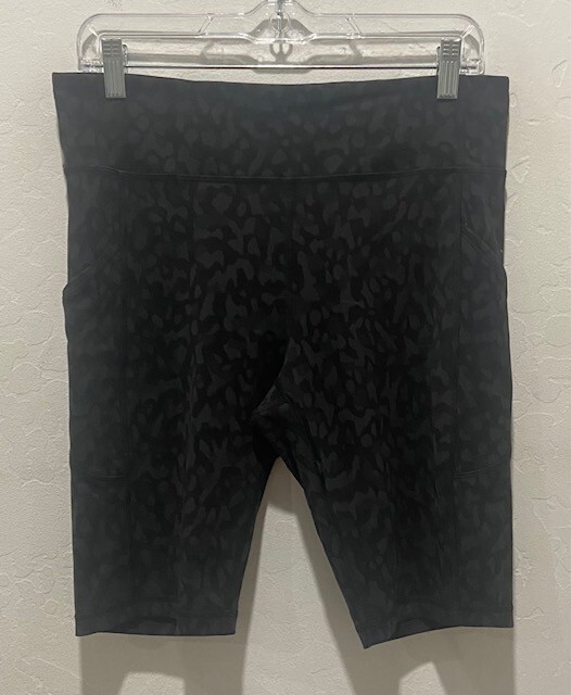 Women's Lululemon Black Gray Camo Biker Shorts Size 32 Waist 9 Inseam Damaged-image