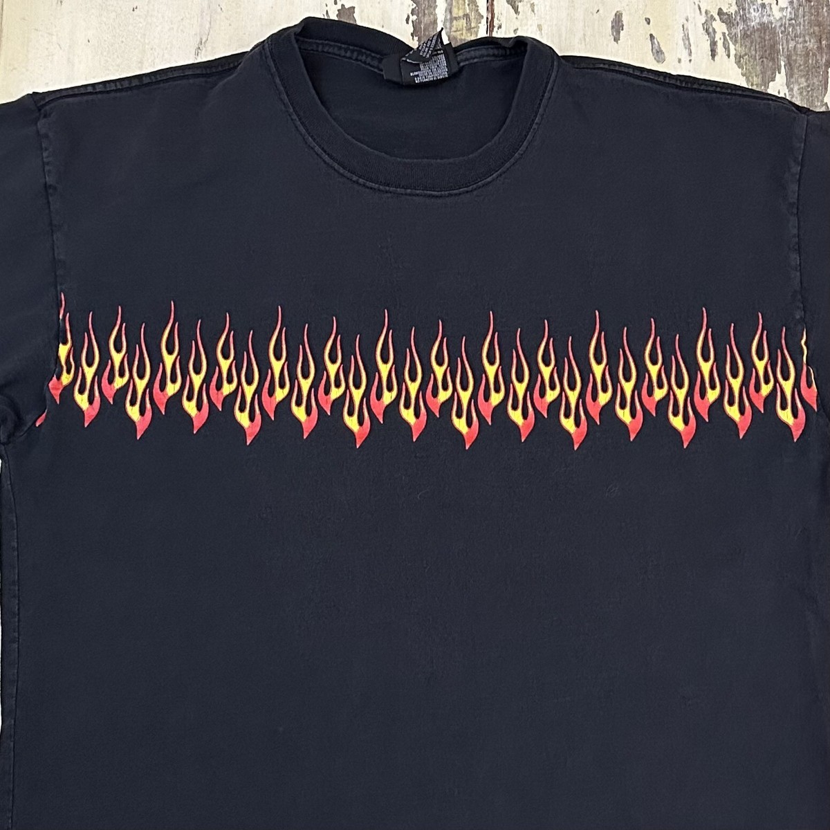 NO BOUNDARIES - Vtg 90s-Y2K Chest Stripe 2-Sided Flame Fire T 