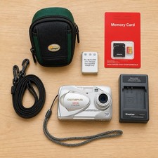 Olympus CAMEDIA D-580 Zoom 4MP Digital Camera with 3x Optical Zoom Bundle