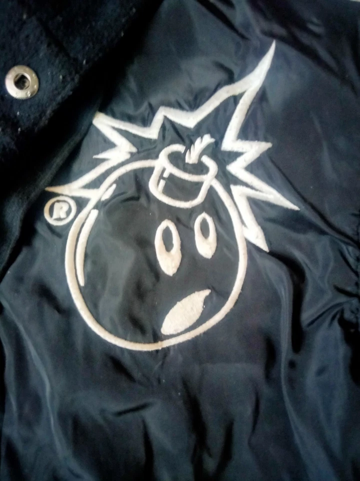 Chaqueta universitaria negra L para hombre "THE CIENTOS" con capucha (usada y usada) Foto 3 de 4