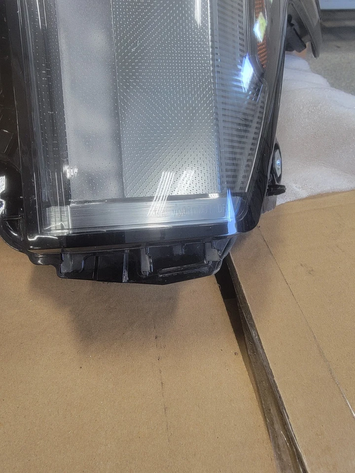Faro LED conductor izquierdo Toyota Tundra 2022-2024 usado OEM 81150-0C260 TODAS LAS PESTAÑAS Foto 4 de 4