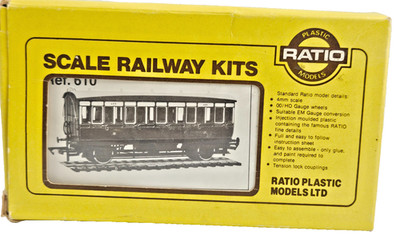 Ratio 610 Scale 4mm GWR 4 Wheel Third Compartment Coach Plastic Train Kit Boxed.