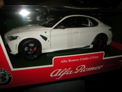 1:18 Bburago Alfa Romeo Giulia GTAm white/weiß in OVP