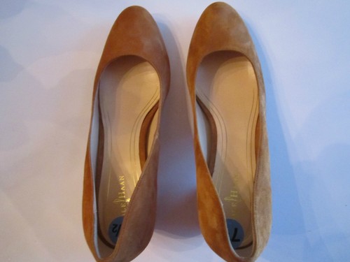 COLE HAAN LIGHT BROWN SUEDE PUMPS SHOES - SIZE 7 1/2 B MEDIUM - 2 1/2" HEELS - Picture 3 of 6