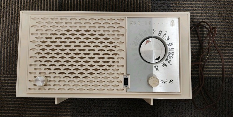 Vintage Zenith Tube Radio AM/FM Working Radio - 12"Lx6.25"Dx6.5"H
