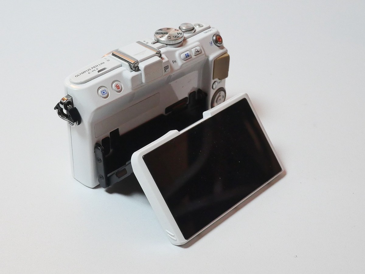 Olympus PEN Lite E-PL5 Mirrorless Camera – 16MP Micro Four Thirds