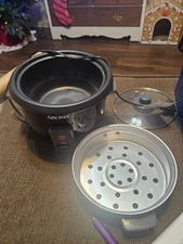 Aroma Housewares ARC-743-1NGR 6-Cup Pot-Style Rice Cooker & Steamer - Red