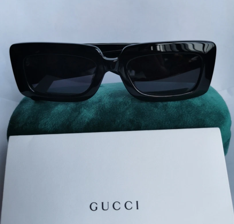 AUTHENTIC GUCCI GG0811S THICK RIM RECTANGLE QUILTED SUNGLASSES IN BLACK - Image 3 of 4