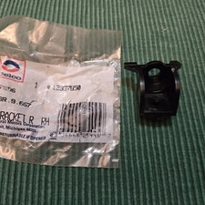 NEW GM BRACKET RH RADIO 1982-94 S-10