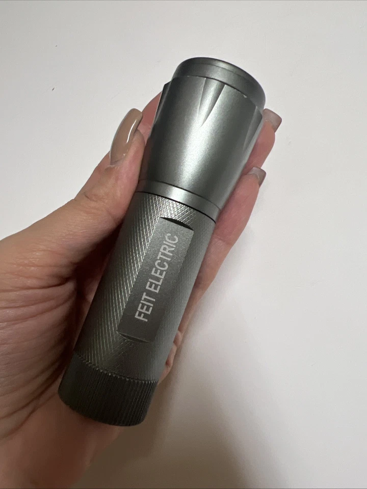 Linterna táctica eléctrica Feit 500 lúmenes ultra brillante usada Foto 3 de 4