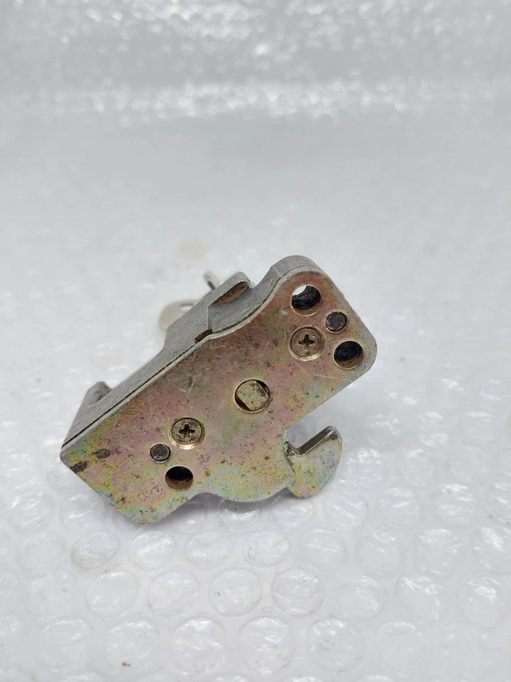 Cerradura asiento Suzuki GT185 GT250 GT380 GT550 GT750 RE5 GS550 GS750 GS1000 Foto 3 de 4