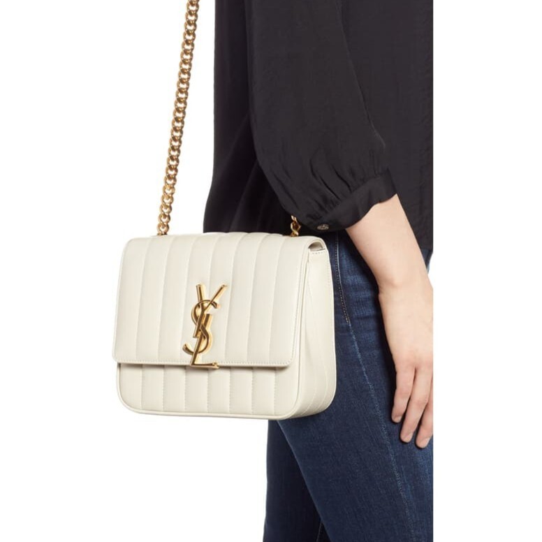 Borsa a tracolla Yves Saint Laurent Vicky media in pelle matelassé nuova con etichette prezzo al pubblico consigliato dal produttore $2590