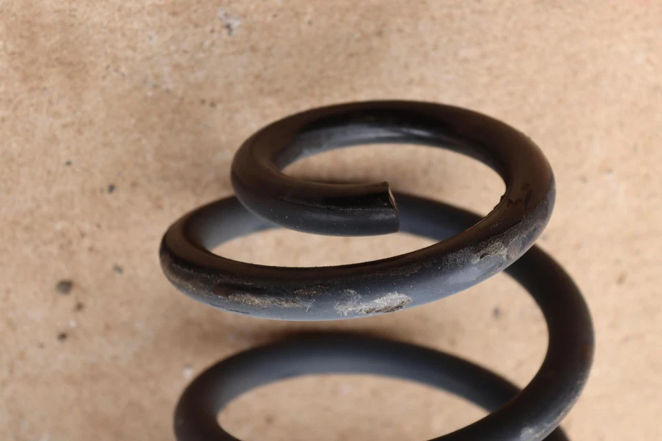 2007-2014 GMC YUKON XL 1500 4XX MOLA HELICOIDAL DE SUSPENSÃO TRASEIRA DIREITA FABRICANTE DE EQUIPAMENTO ORIGINAL - Imagem 2 de 4