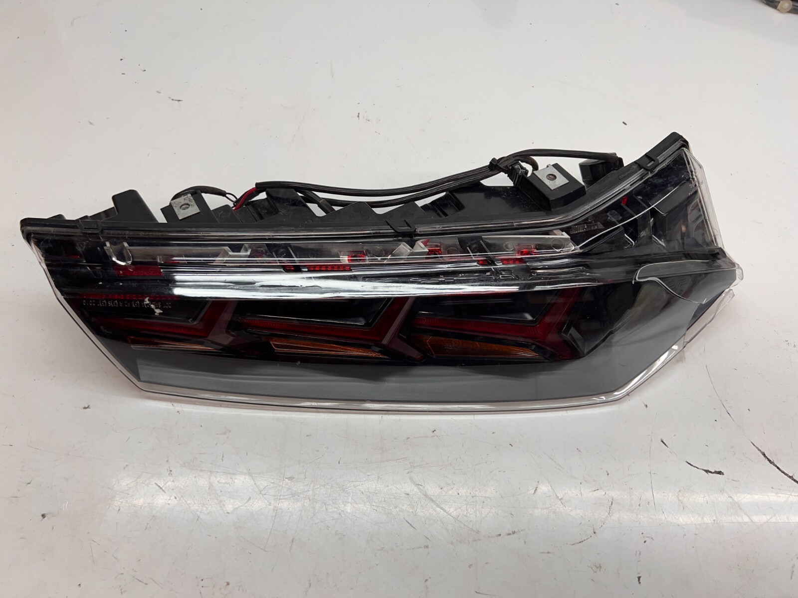 LAMBORGHINI AVENTADOR RH RIGHT PASSENGER TAIL LIGHT TAIL LAMP OEM 470945096E