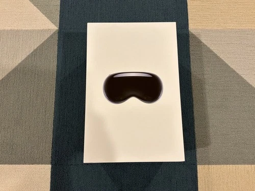 Apple Vision Pro 256GB Standalone VR Headset - White - New Condition