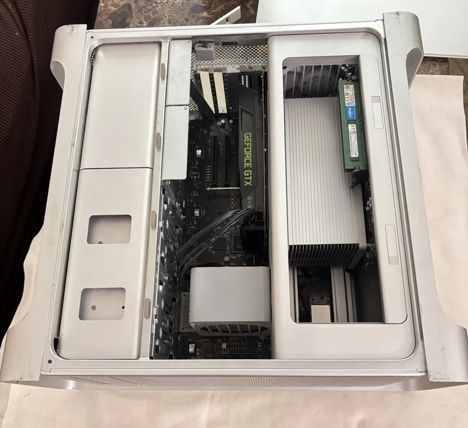 Mac Pro Mid 2012 (MacPro5,1) For parts only - Image 2 of 4