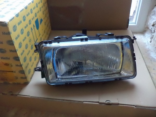 Phare droit Audi 80 B3 de marque Hella pièce neuve d'époque qualité allemande