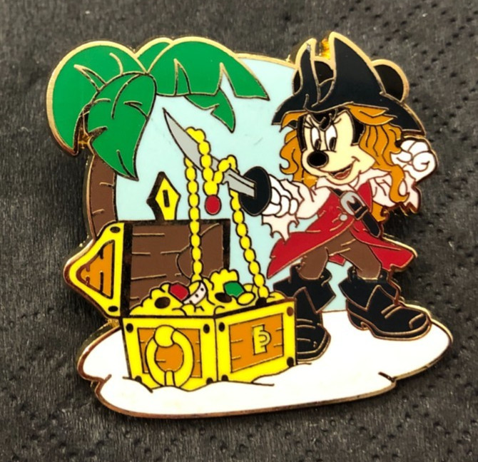 Disney pin 83684 Pirates of the Caribbean Minnie Mouse Elizabeth Swann treasure