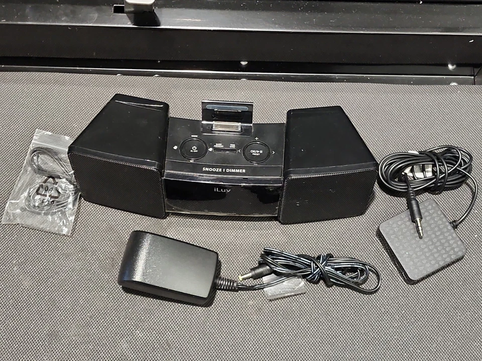 iLuv IMM155 Vibro II Alarm Clock 30-Pin Speaker Dock Black With Power Cord - Image 2 of 2