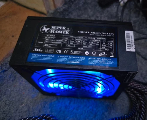 Super Flower 700 Watt Netzteil